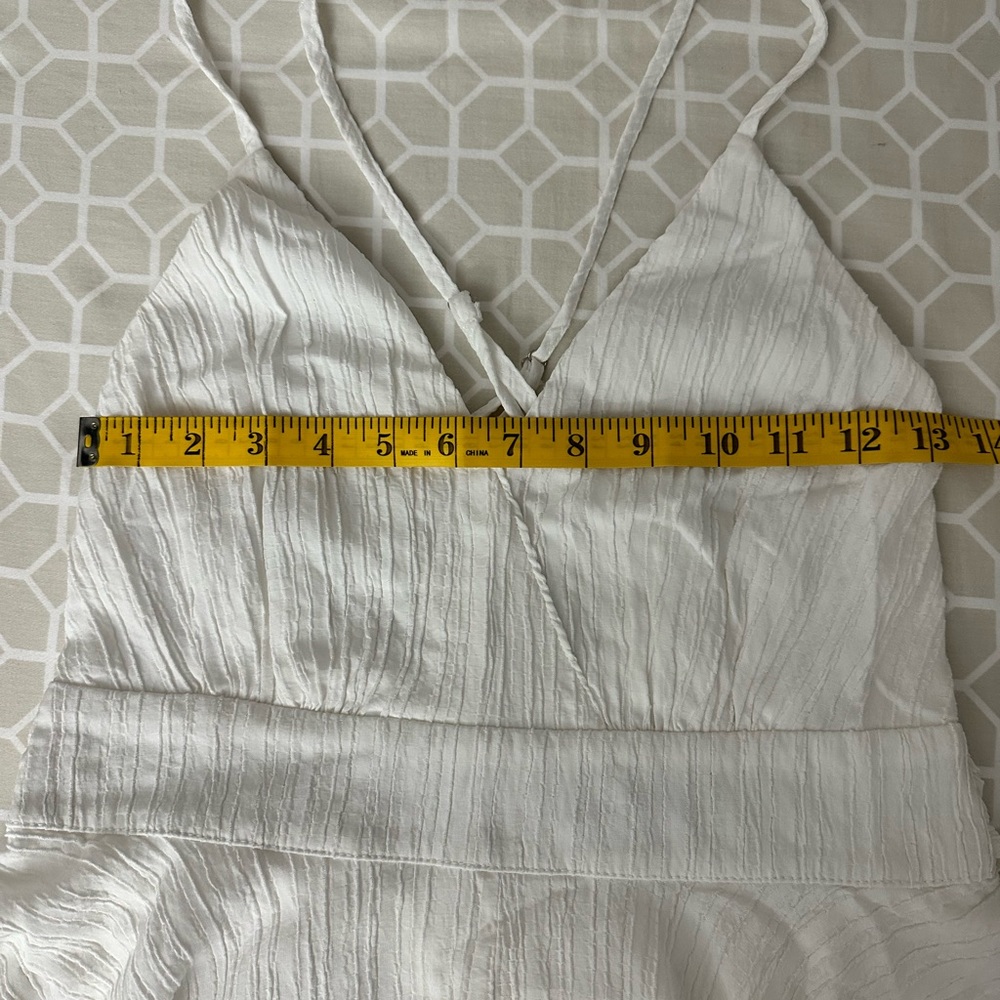Short romper, jumpsuit, V cut at the top, crossed straps at the back - Picture 15 of 17